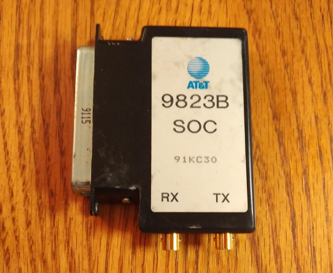 Lucent 9823B is a long-range, multi-mode fiber optic lightwave transceiver