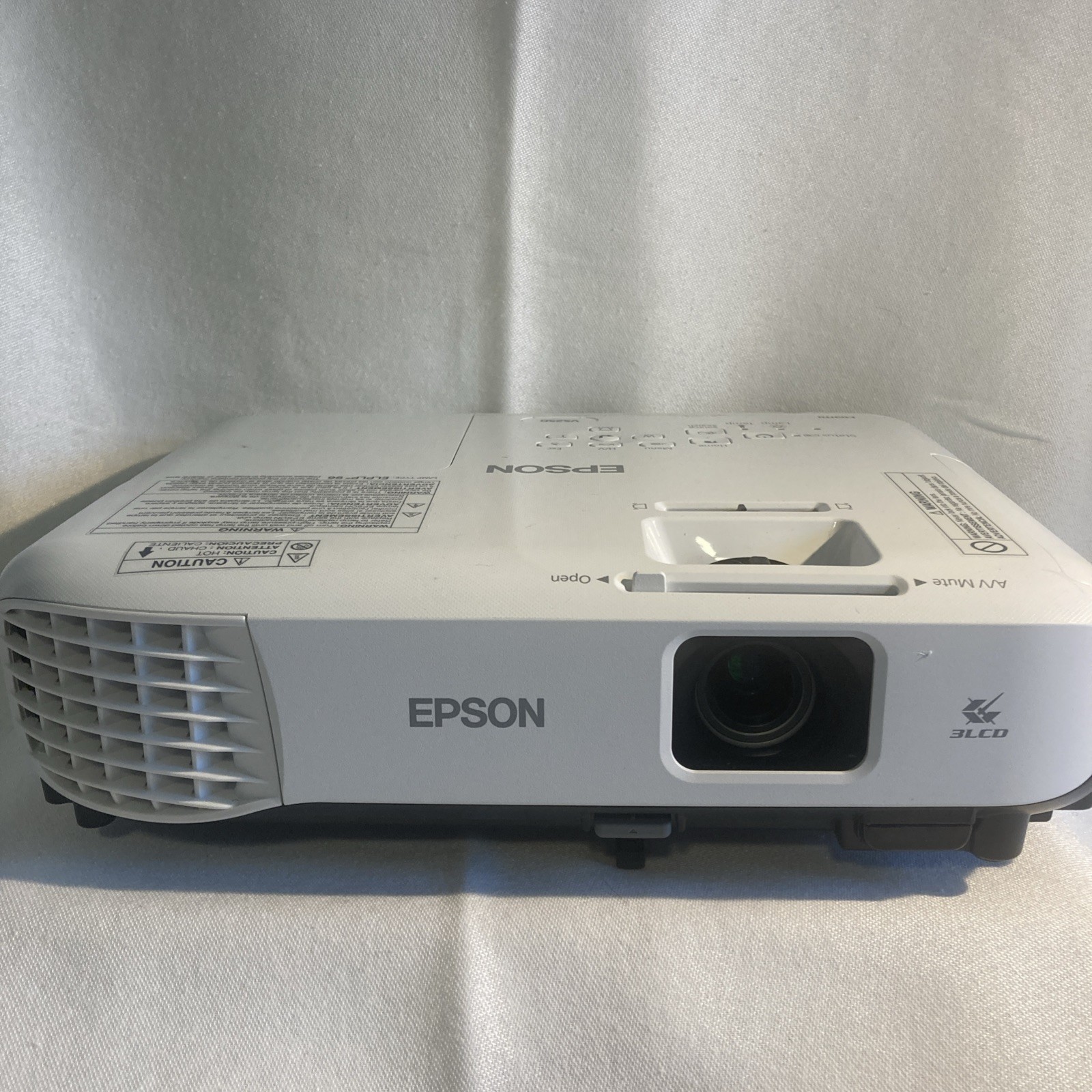 EPSON VS 250 3LCD Portable Projector 3200 Lumens HDMI