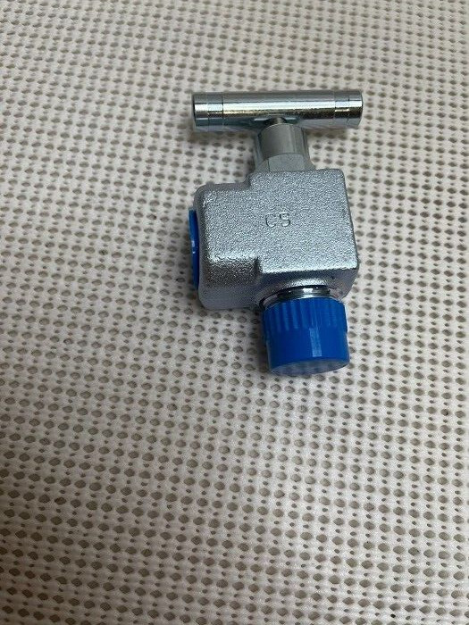 Valve Needle PIC CARBON STEEL 90 DEGREE 10,000 psi 1/2" NPT NV-CS-1/2-HS-90-MXF