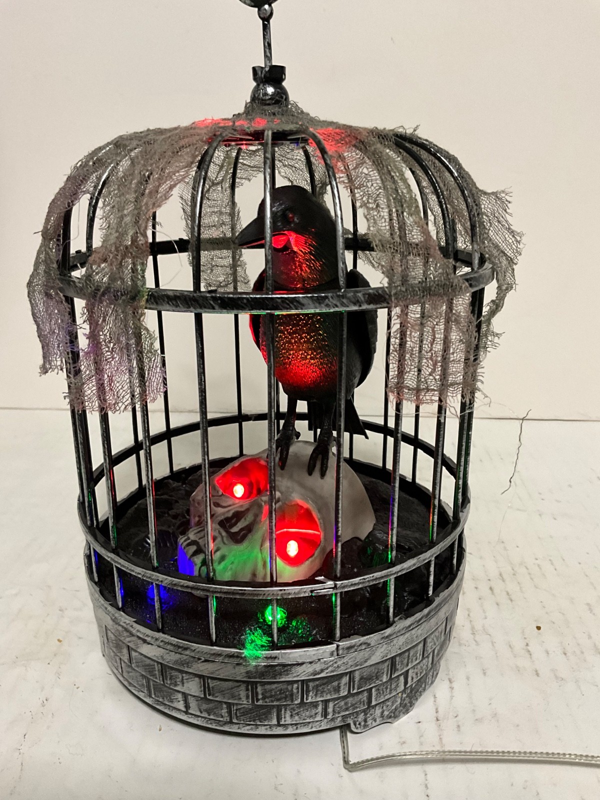 VINTAGE HALLOWEEN LIGHT UP MOTION TALKING CAGED CROW SKULL PROP. WORKS