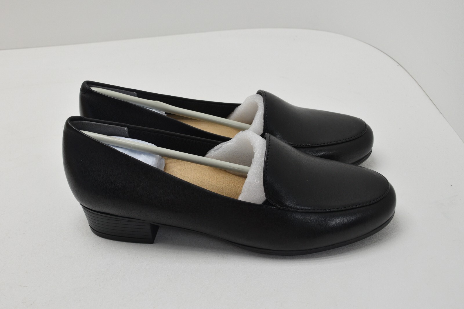 Trotters Women's Monarch Slip-On Loafer, Black, Size 7.5 Narrow, New