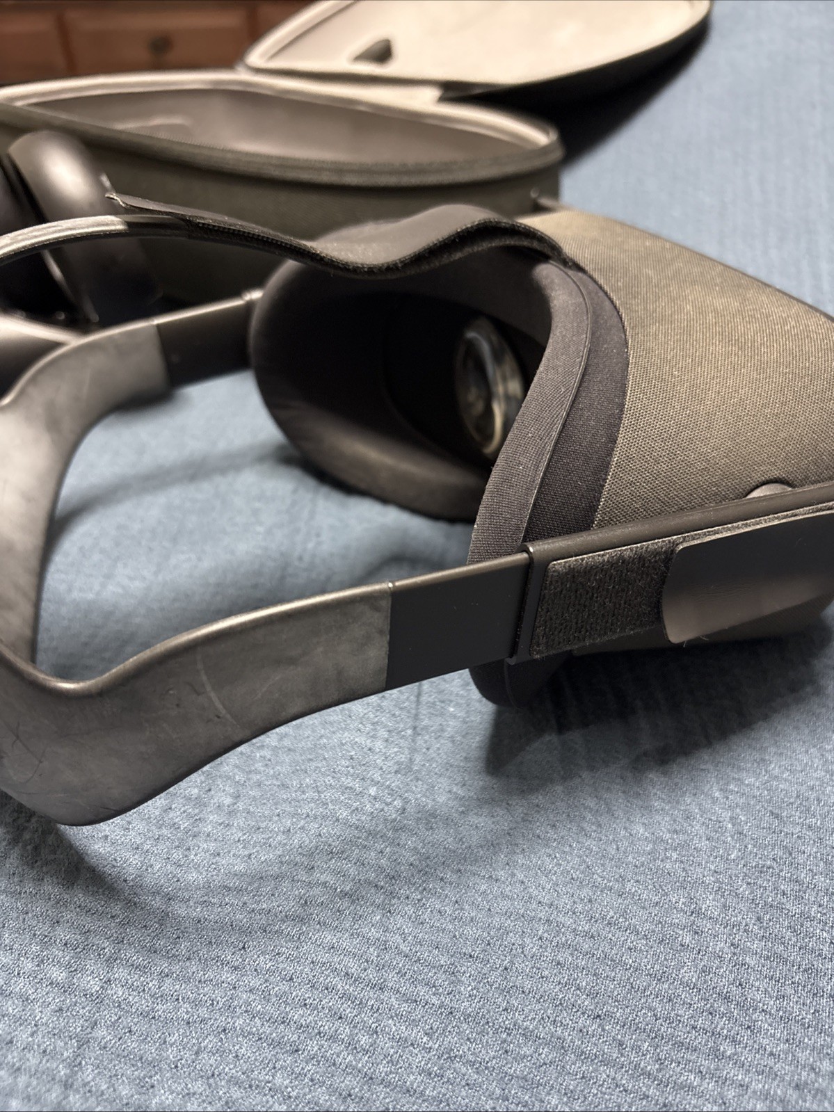 Oculus Quest 1 Virtual Reality Headset with Controllers and Box Great Condition