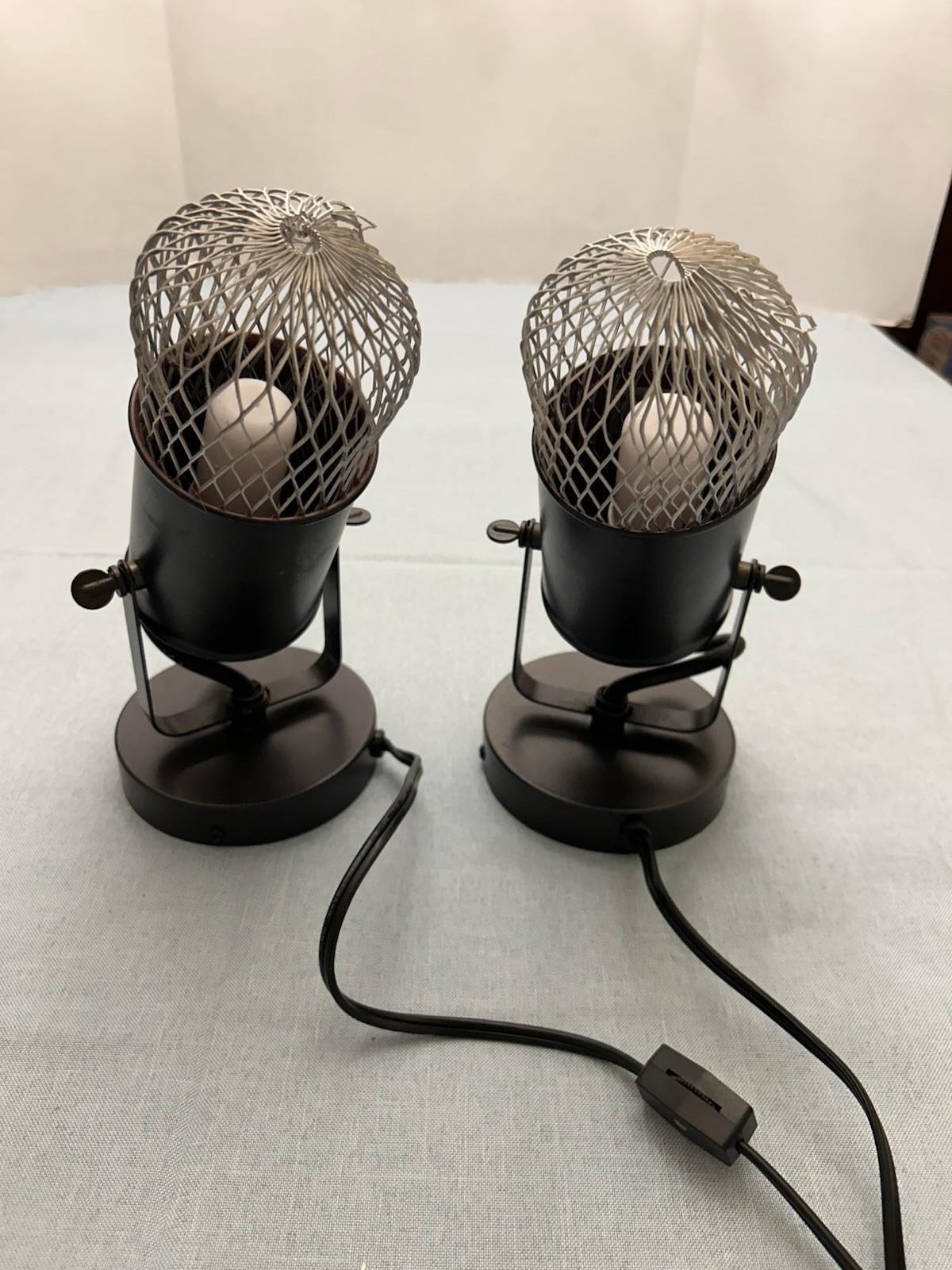 2 industrial-style mini spotlight table lamp