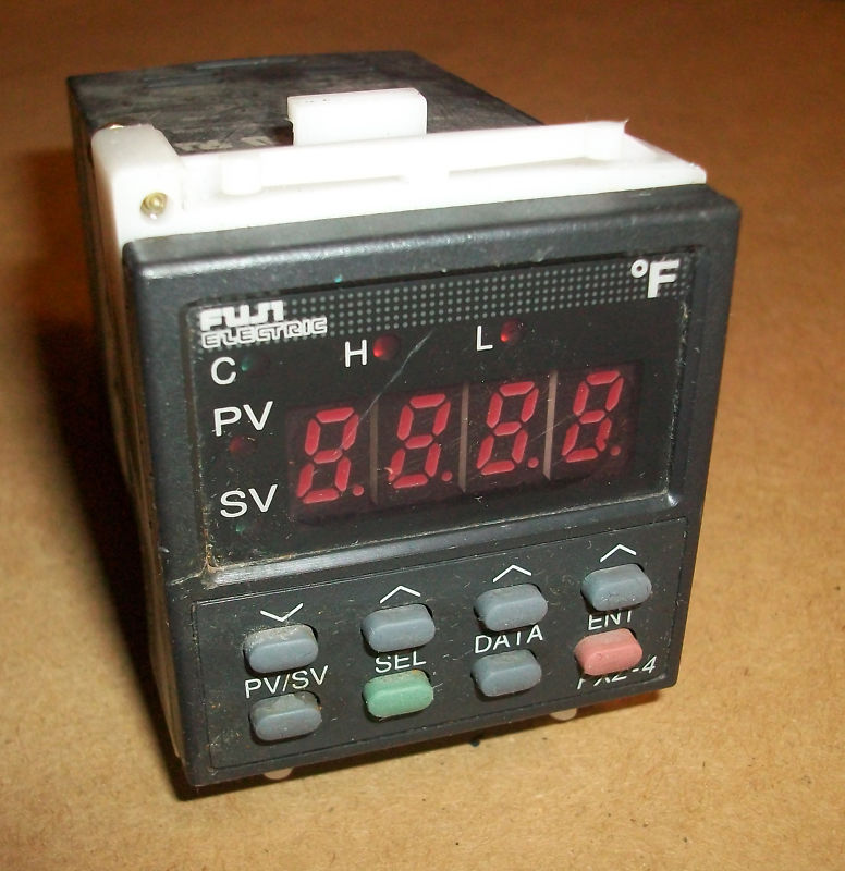 Fuji Temperature Controller PXZ4-RAY1-5V000-D