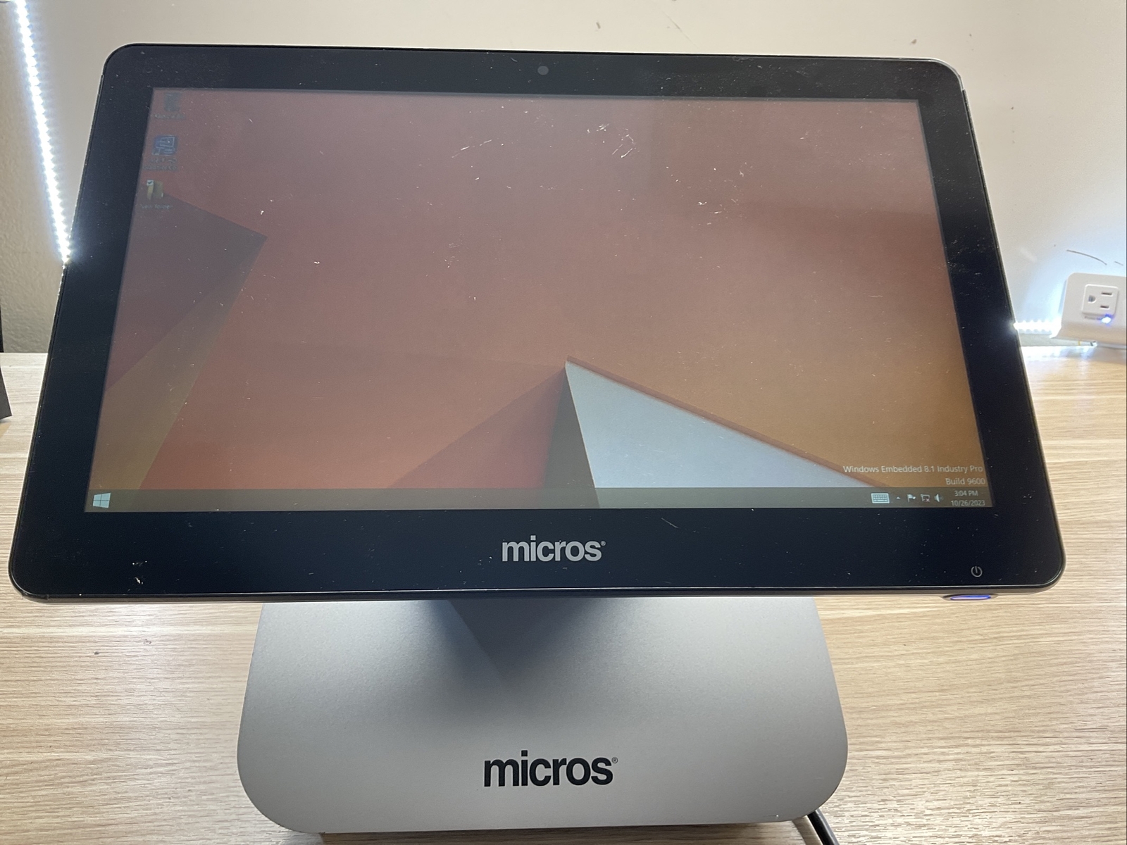 Model: MICROS MWork Station ADJ/ PREOWNED / FRA910