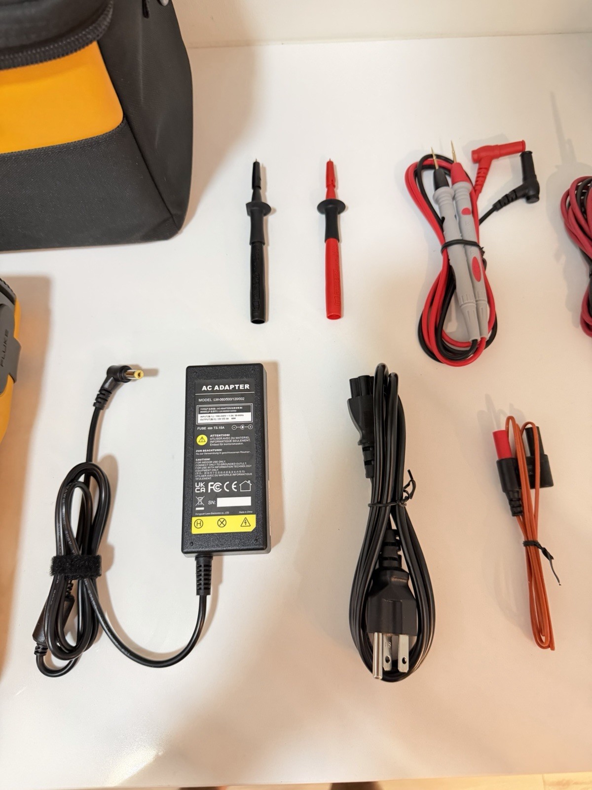 FLUKE 753 DOCUMENTING PROCESS CALIBRATOR W/ ACCESSORIES -FREE SHIPPING (TESTED)