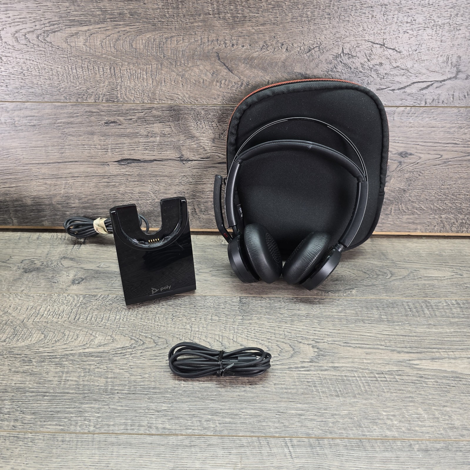 Poly Plantronics Voyager Focus 2 C USB-A W/Stand Bluetooth Headset