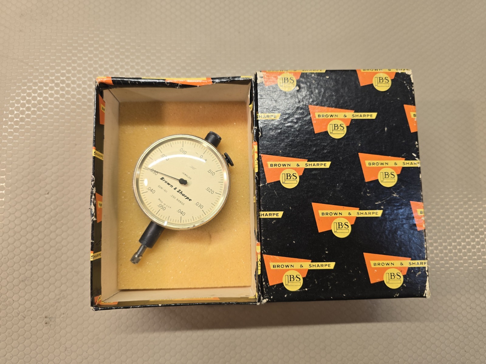 Brown & Sharpe Dial Indicator Jeweled 599-8241-611 .250" Range by .001" Box