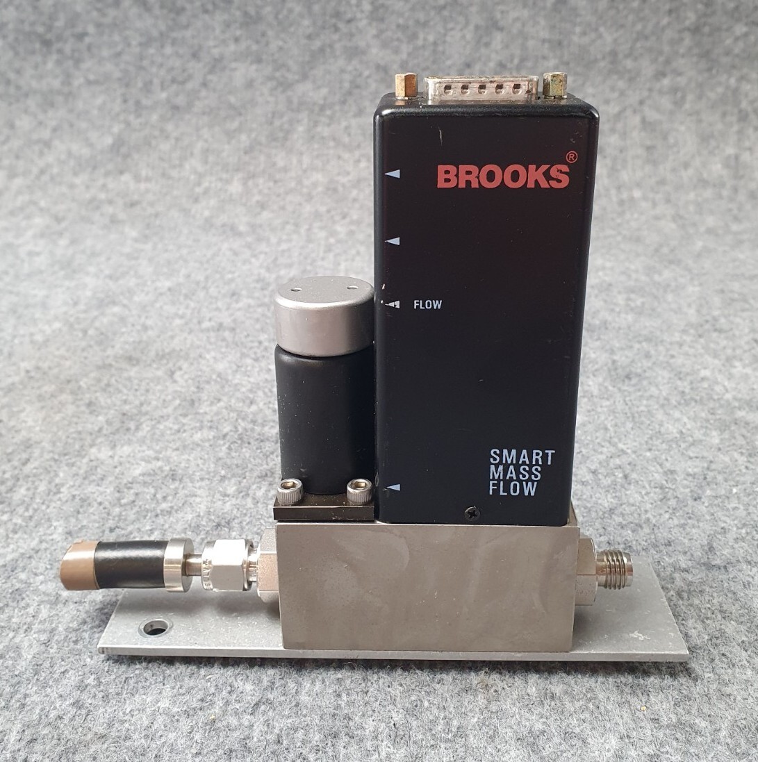 BROOKS INSTRUMENT 5850S / BC1HA1AB2BA1B1 SMART MASS FLOW