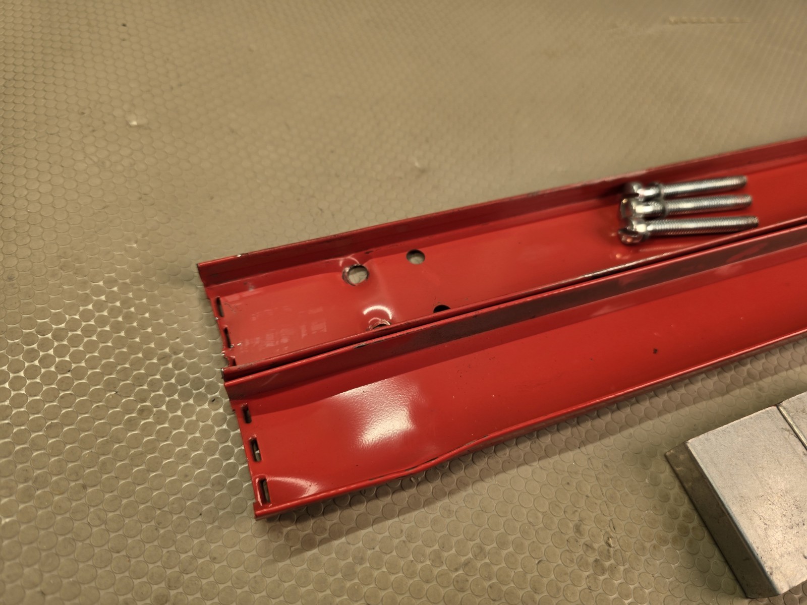 Snap-on Vintage KR-402A Tool Box Handle Roll Cab Handle Red Original End Caps