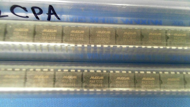 New (10pcs) MAX1232CPA MAXIM IC Converter
