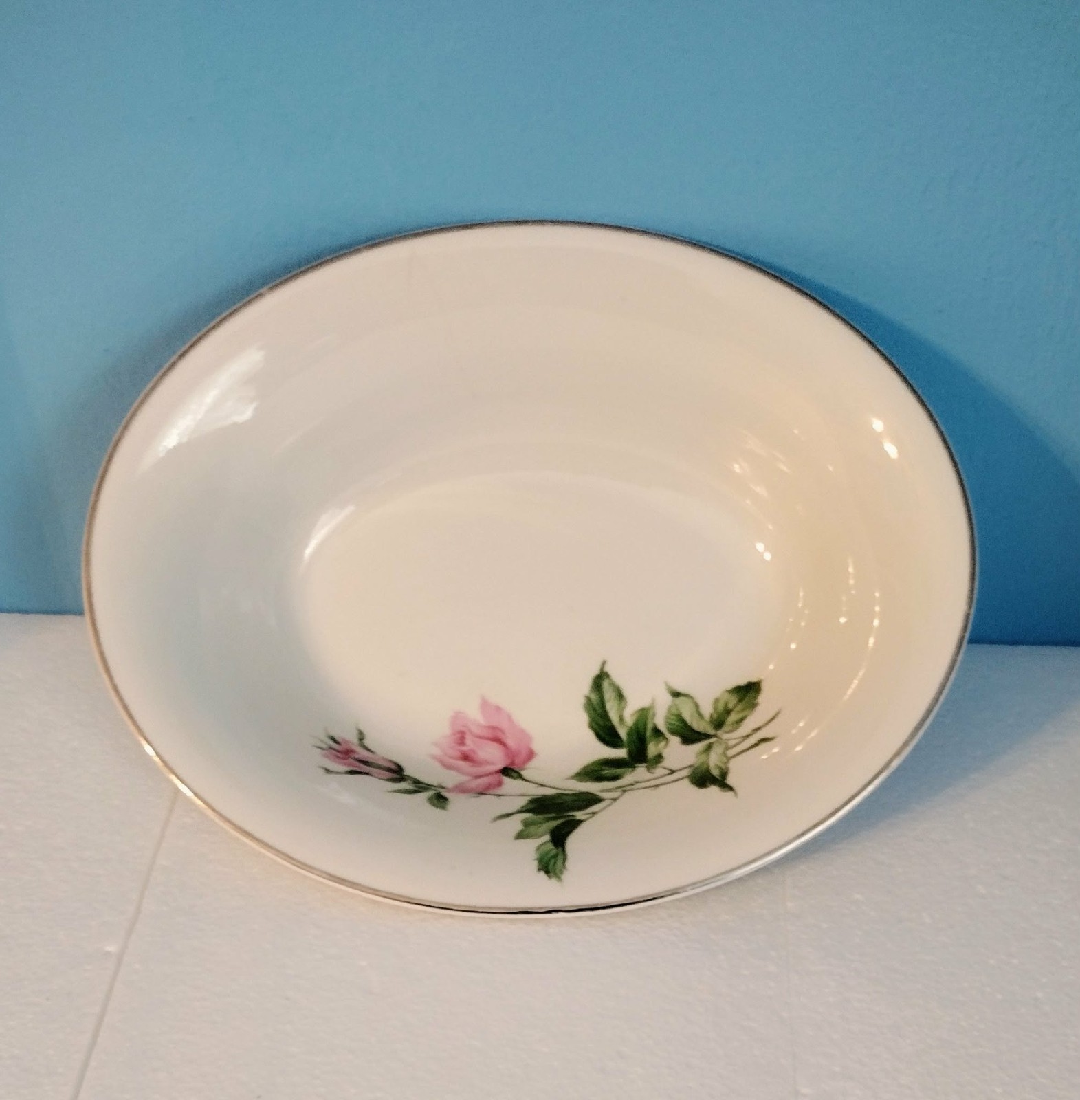 Youngsware YOU1 Fine China Platinum Trim Roses Deep Vegetable Dish