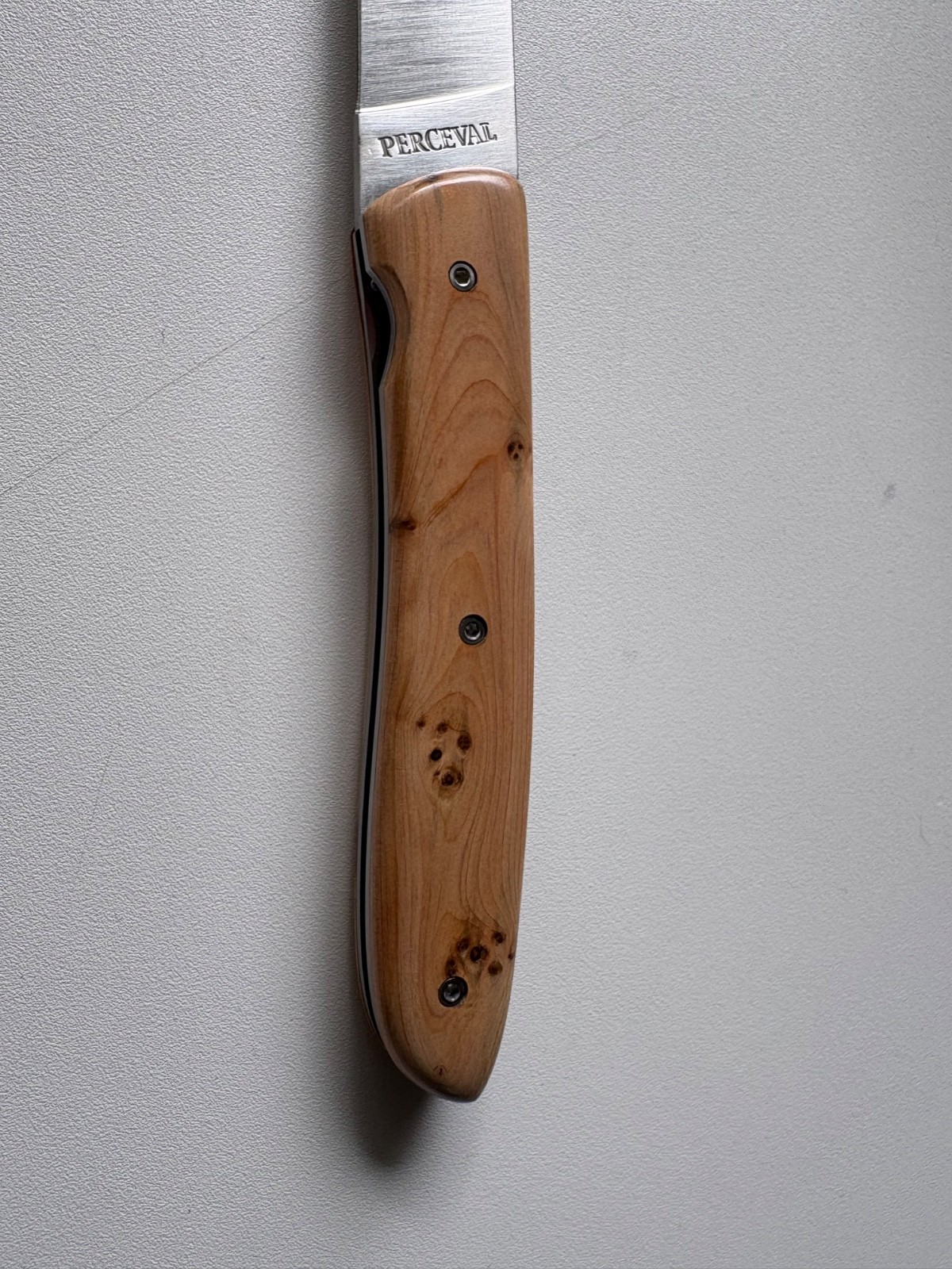 atelier perceval pocket knife. L08 Juniper wood handle. unused