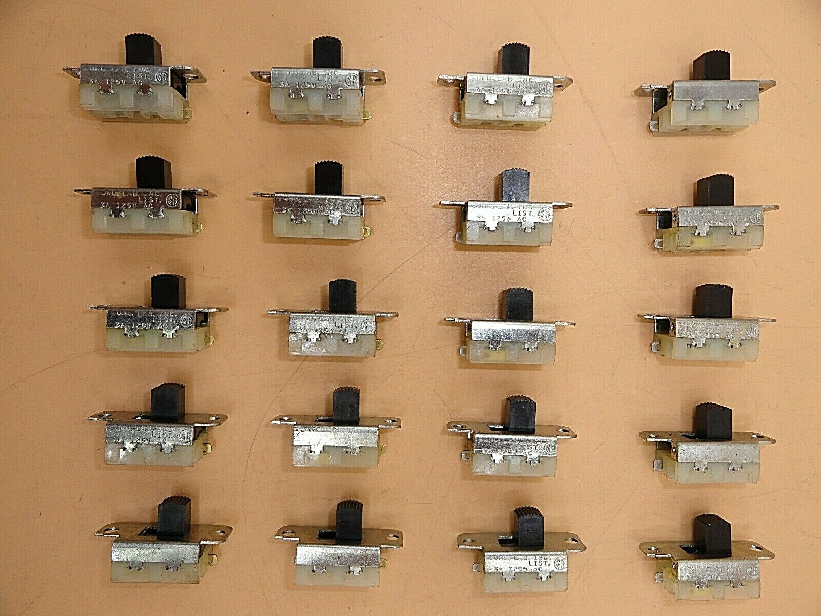 STACKPOLE SLIDE MOMENTARY SWITCH 3A/125Vac (LOT OF 20 )