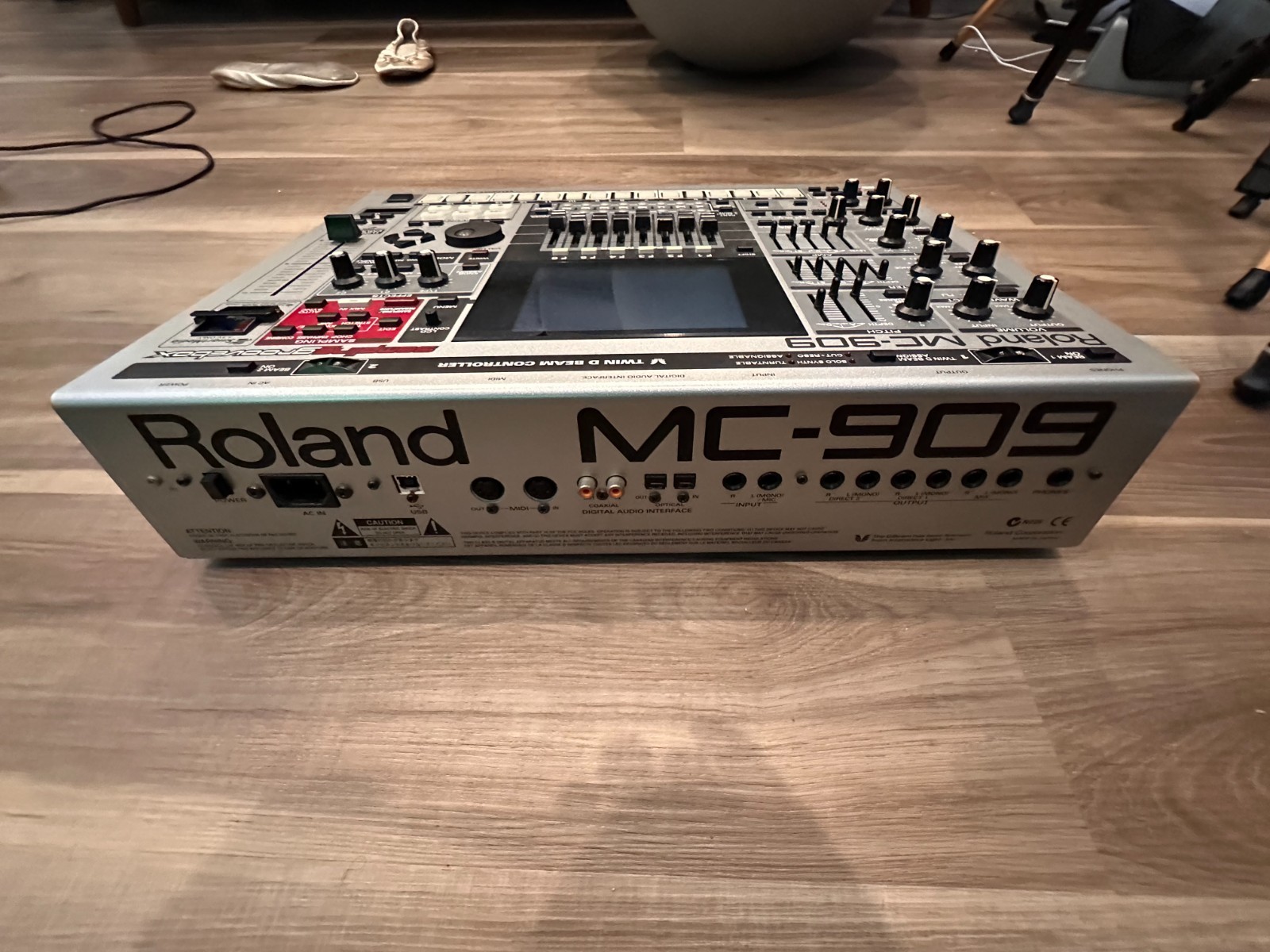 Roland MC 909 Sampling Groovebox. Tested and Working great.