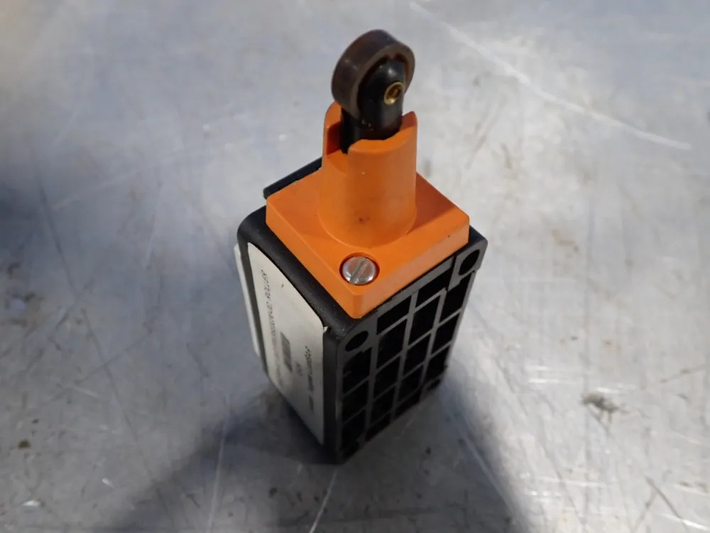 SIEMENS 3SE2230-0D POSITION SWITCH 10251190490