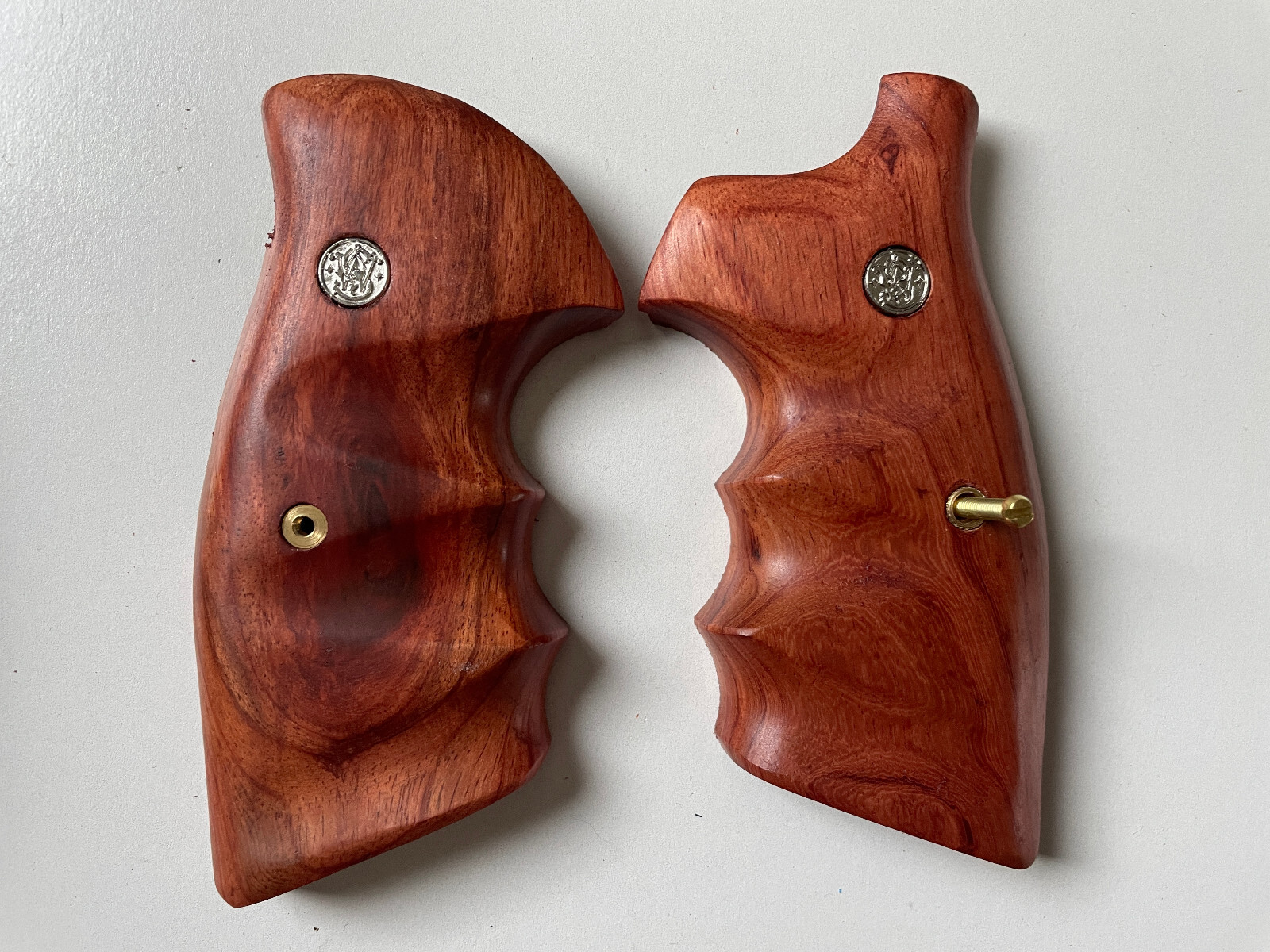New Finger groove grips for S&W K/L Frame Square Butt Grips Smooth Hardwood