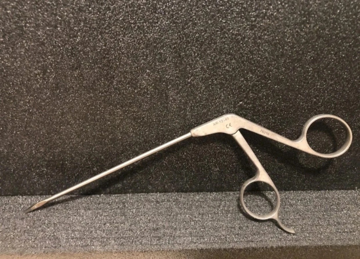 Arthrex - REF: AR-12140 - Serrated Tooth Scissors Straight Tip 3.4mm 6.5"