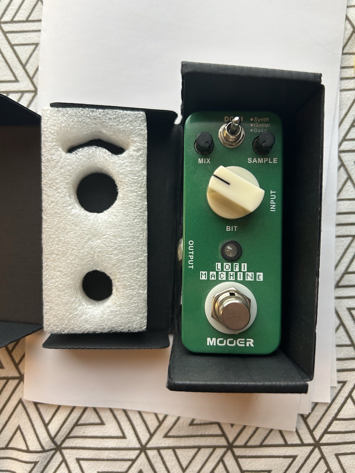 Mooer Lofi Machine Guitar Effects Pedal Wide Range Sampling Depth Reducing