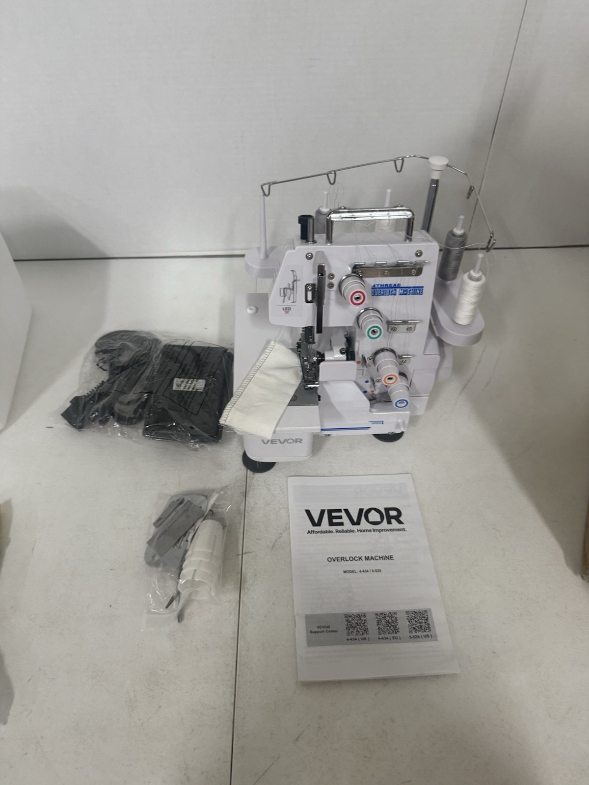 VEVOR Serger Sewing Machine Overlock Machine 1250 SPM 3 and 4 Thread Capability