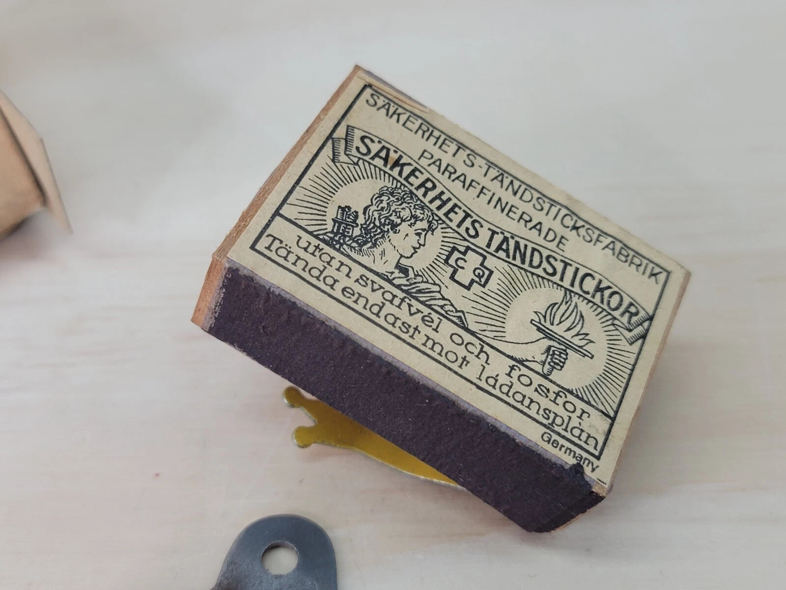 Rare Match Box Hopping Flea Circus Sideshow Wind -Up Magic Mentalism Trick