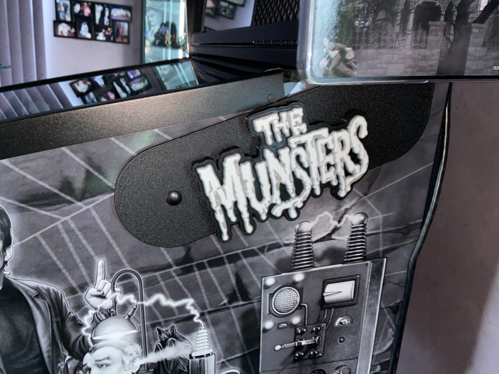 THE MUNSTERS PINBALL Mod BACK BOX HING MOD 3D LOGO(PAIR) -Black, Gray & White