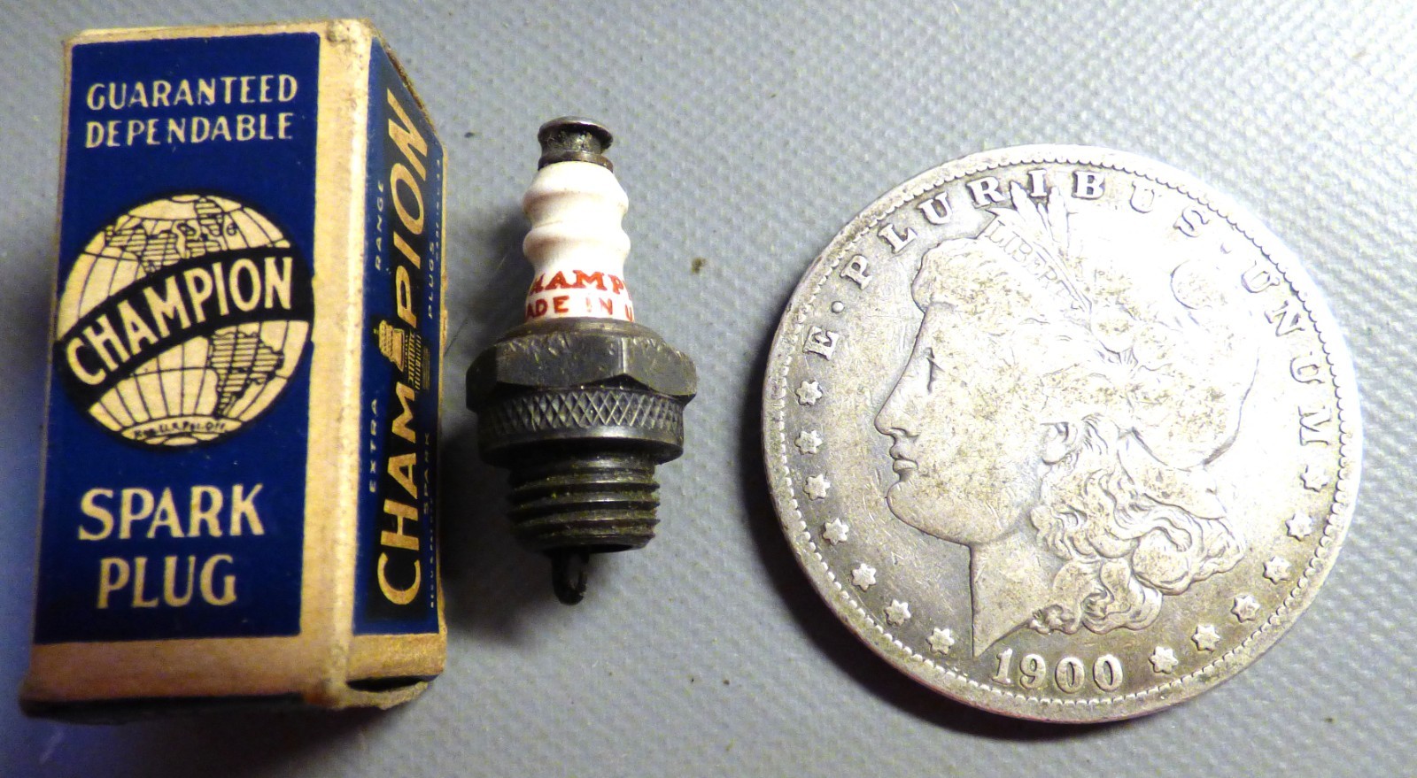 OLD CHAMPION C/L TOY AIRPLANE TYPE V SPARK PLUGS + BOXES + PARTS + EXTRA ITEMS
