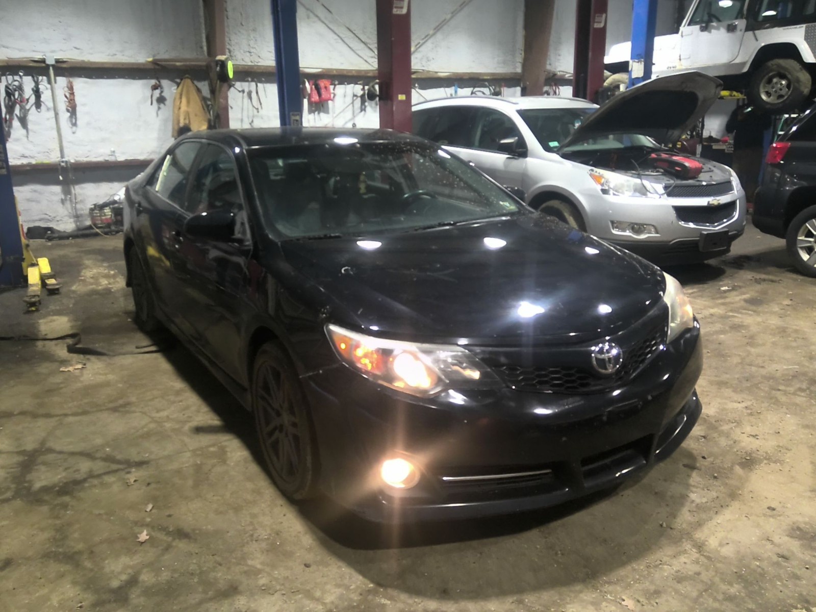 2013 TOYOTA CAMRY Spindle Knuckle Front Left Driver 249K OEM