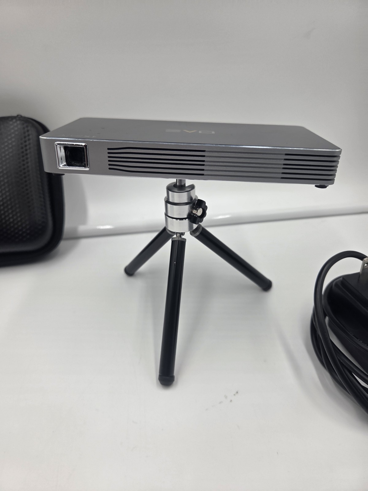 Evo SJ3000 Smart Mini Projector