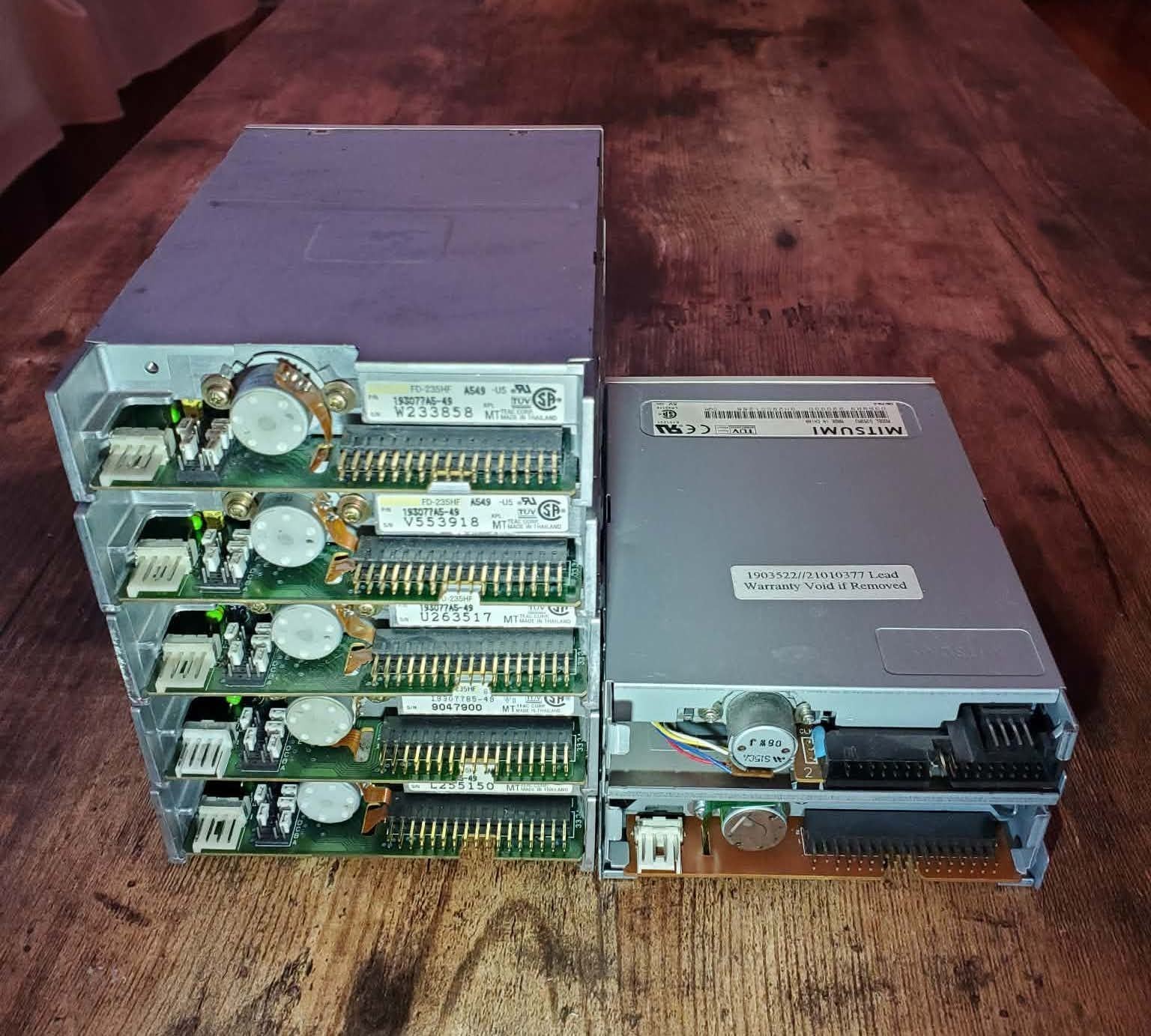 One 3.5" Internal Floppy Drive for AKAI MPC2000 MPC2000XL
