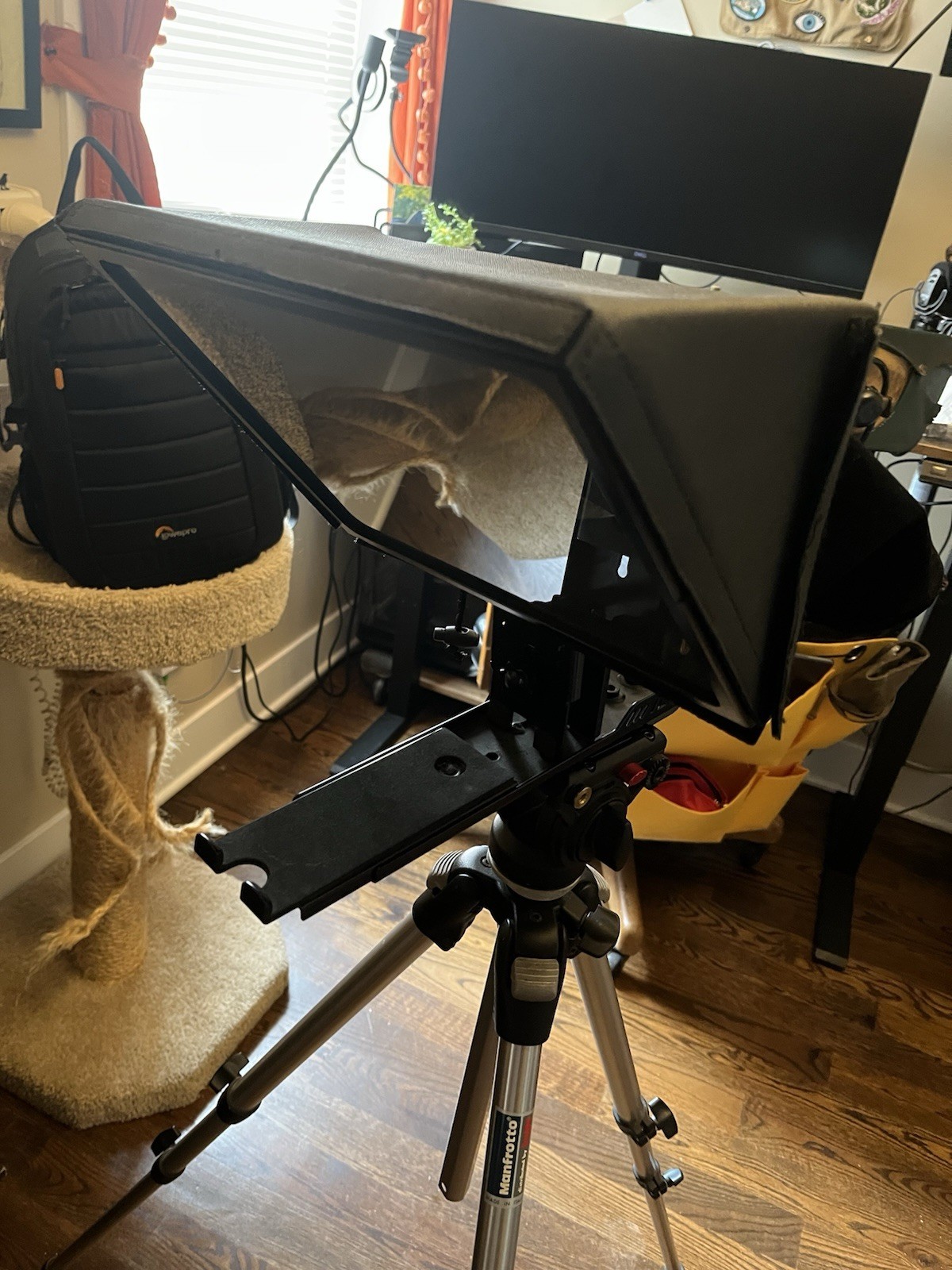 ILOKNZI Portable Teleprompter W/ Carrying Case And Remote-12” Lifter - Used