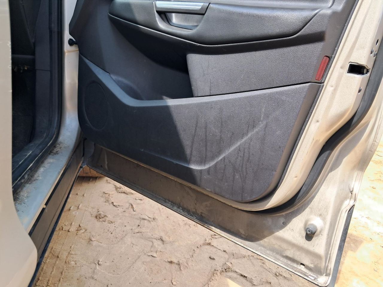 ESCAPE 2018 Glove Box 4753871
