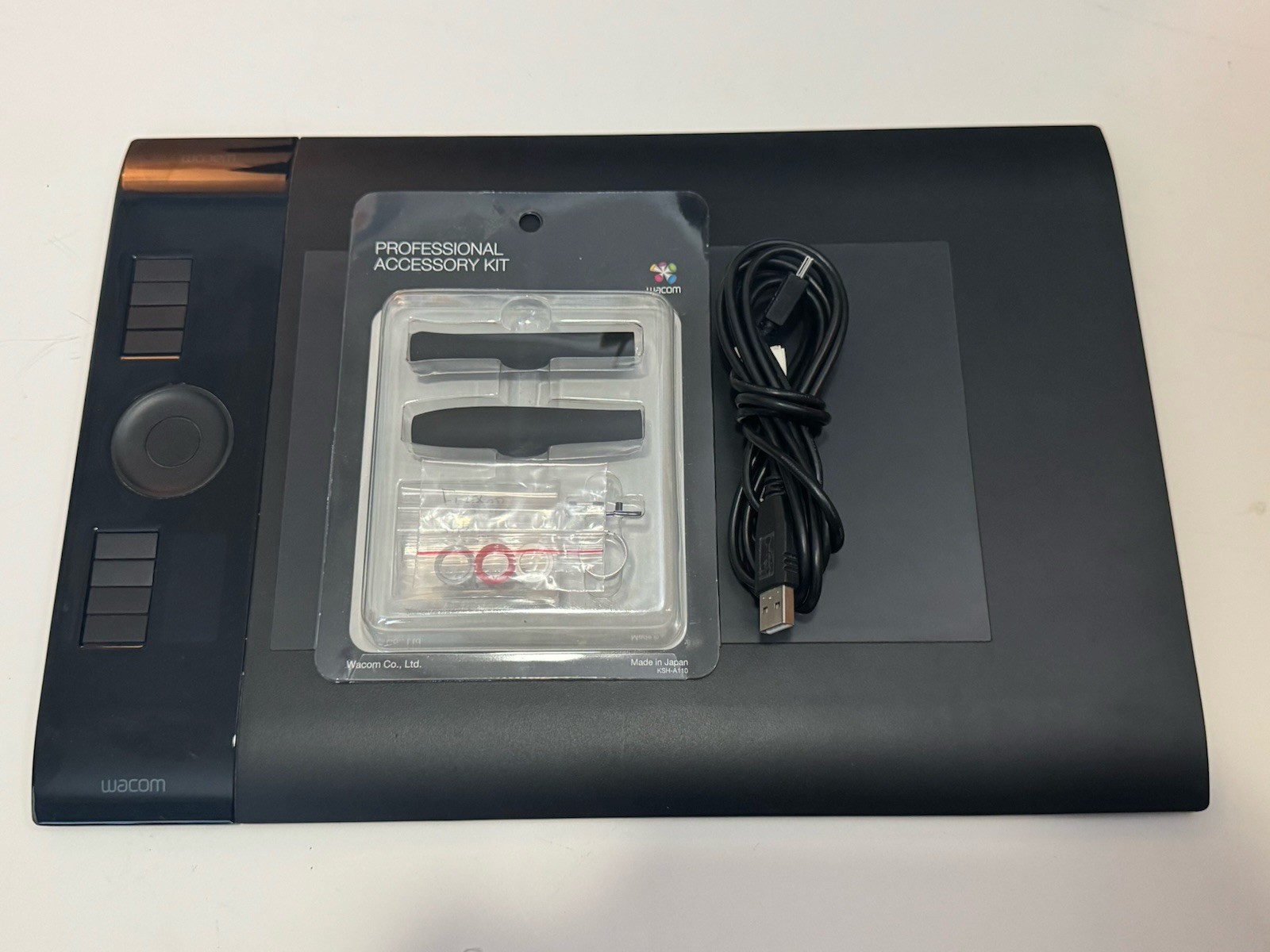 Wacom Intuos 4 Graphic Tablet PTK-640 w/ Cable No Pen Tested w/ Accessory Kit
