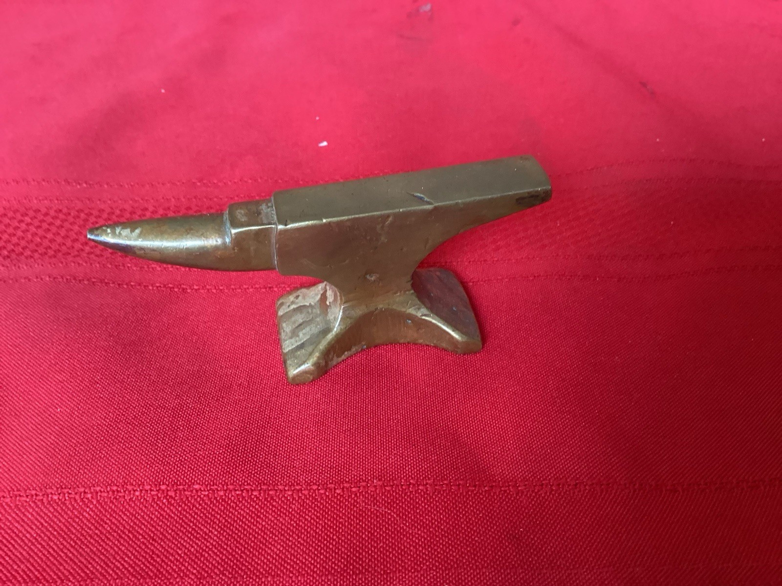 SMALL VINTAGE VINTAGE MINITAURE JEWLERS ANVIL BRASS 3 3/4”
