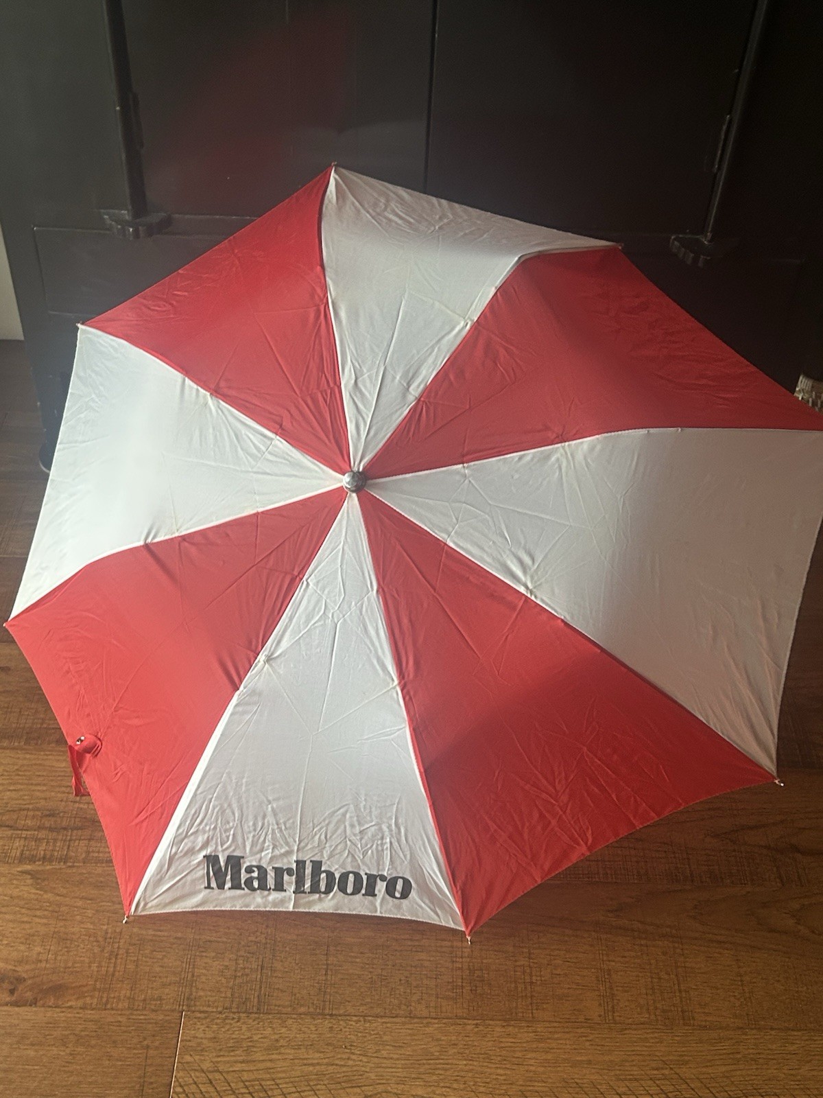 VTG  Marlboro Umbrella Push Button Large Red White 34” Diameter