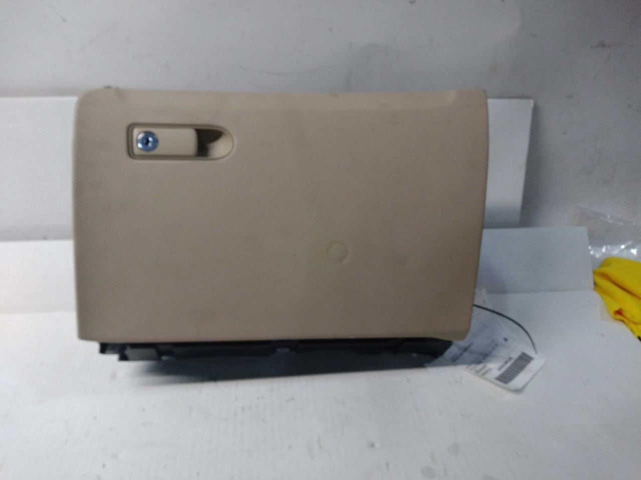 GLC300    2020 Glove Box 550441