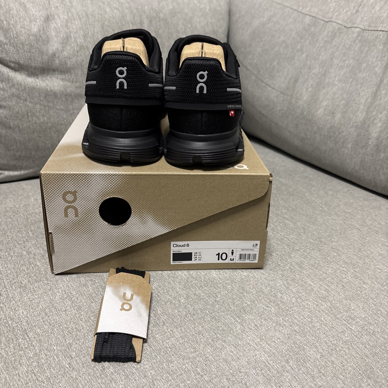 On Cloud 6 - Men's (Black/Black) size 10