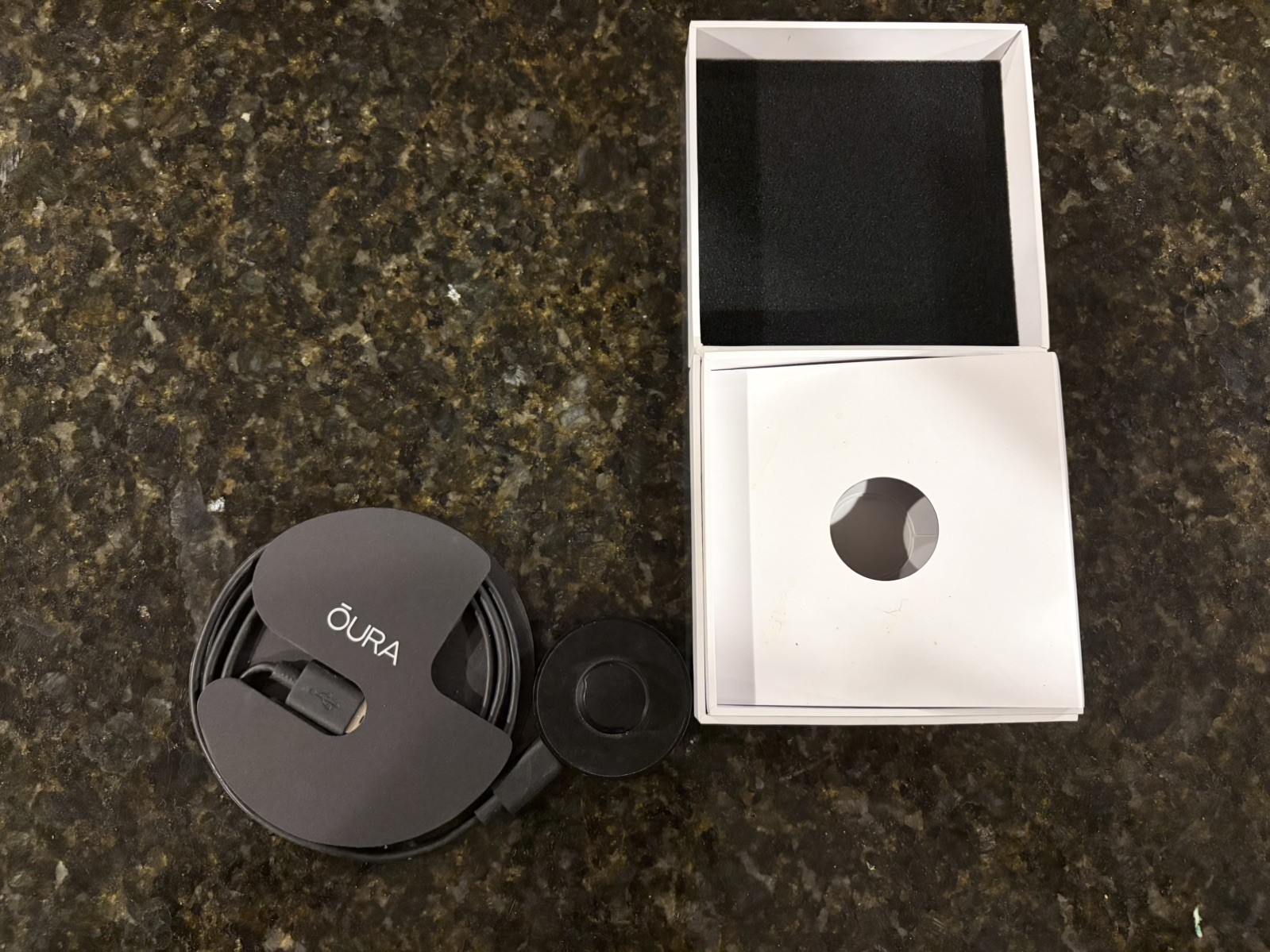 Smart Ring Charger Dock for Oura Ring Gen 3 Size 12 USB-C Cable Minimalist Tech