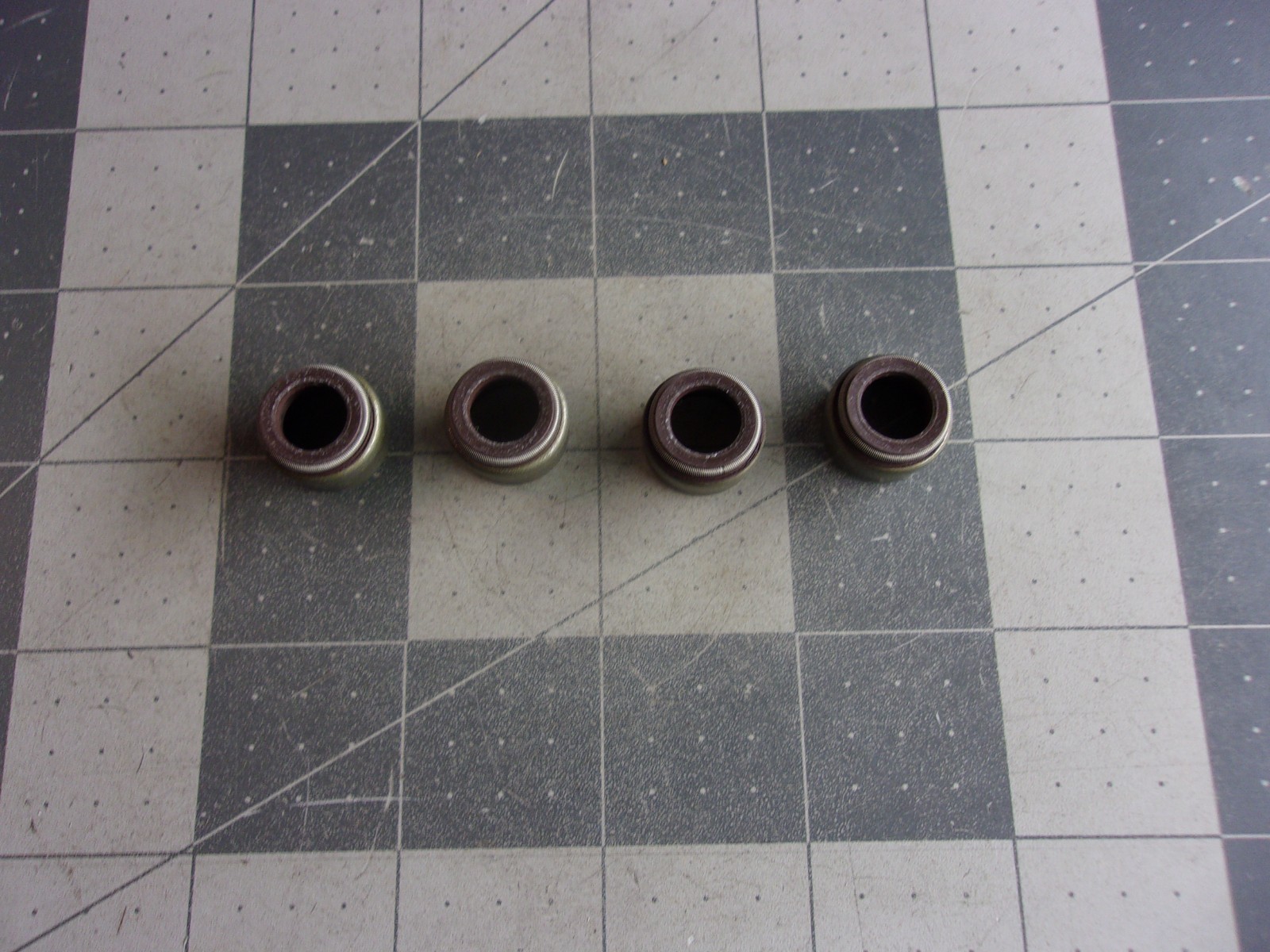 SBI 122-1504 (4) Valve Stem Seals 20787121 20924435 Volvo D16 L6 984CI 16.1L