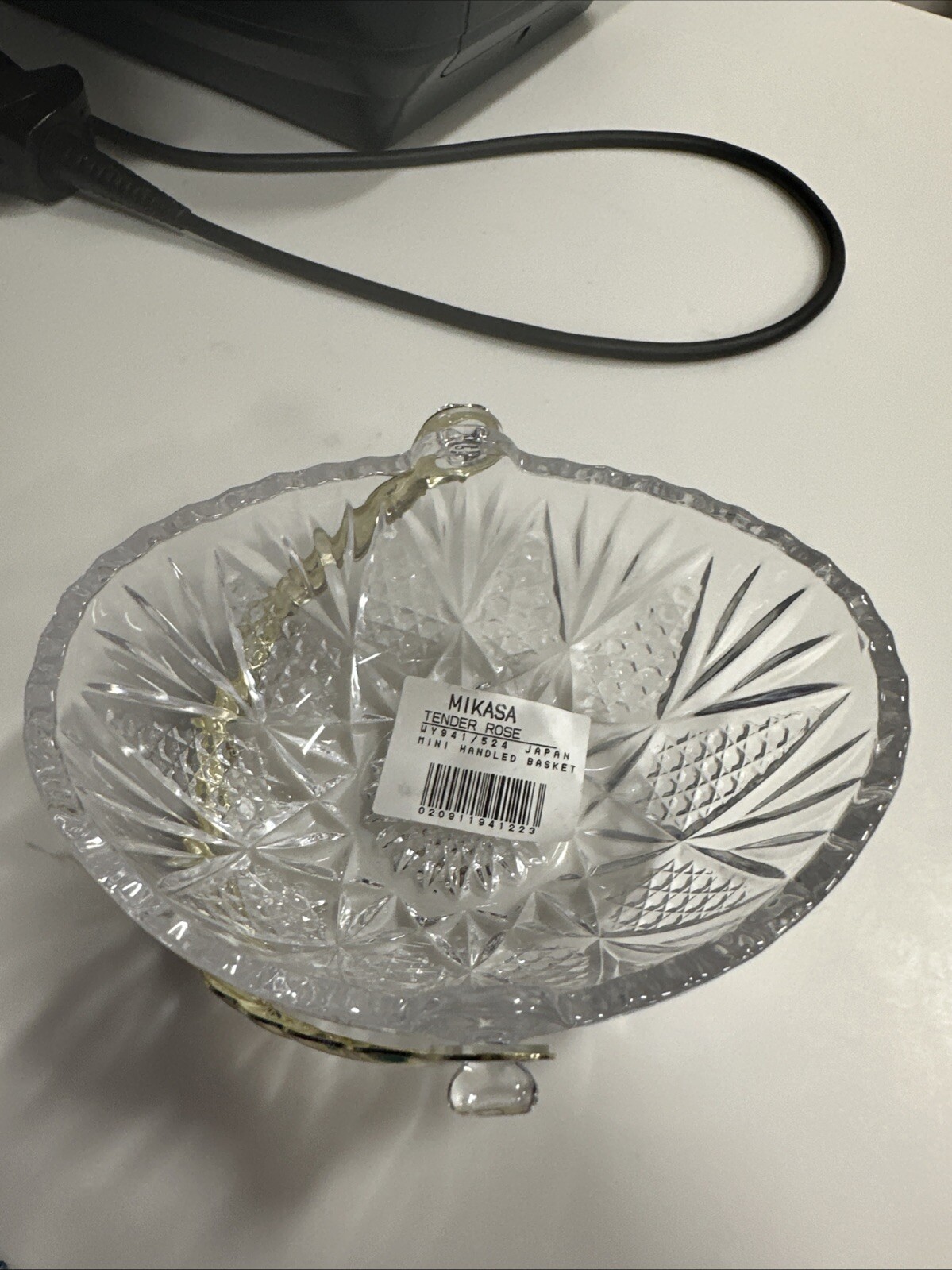 Mikasa Crystal Clear Decorative Mini Basket W/Removable Gold Handle - Excellent
