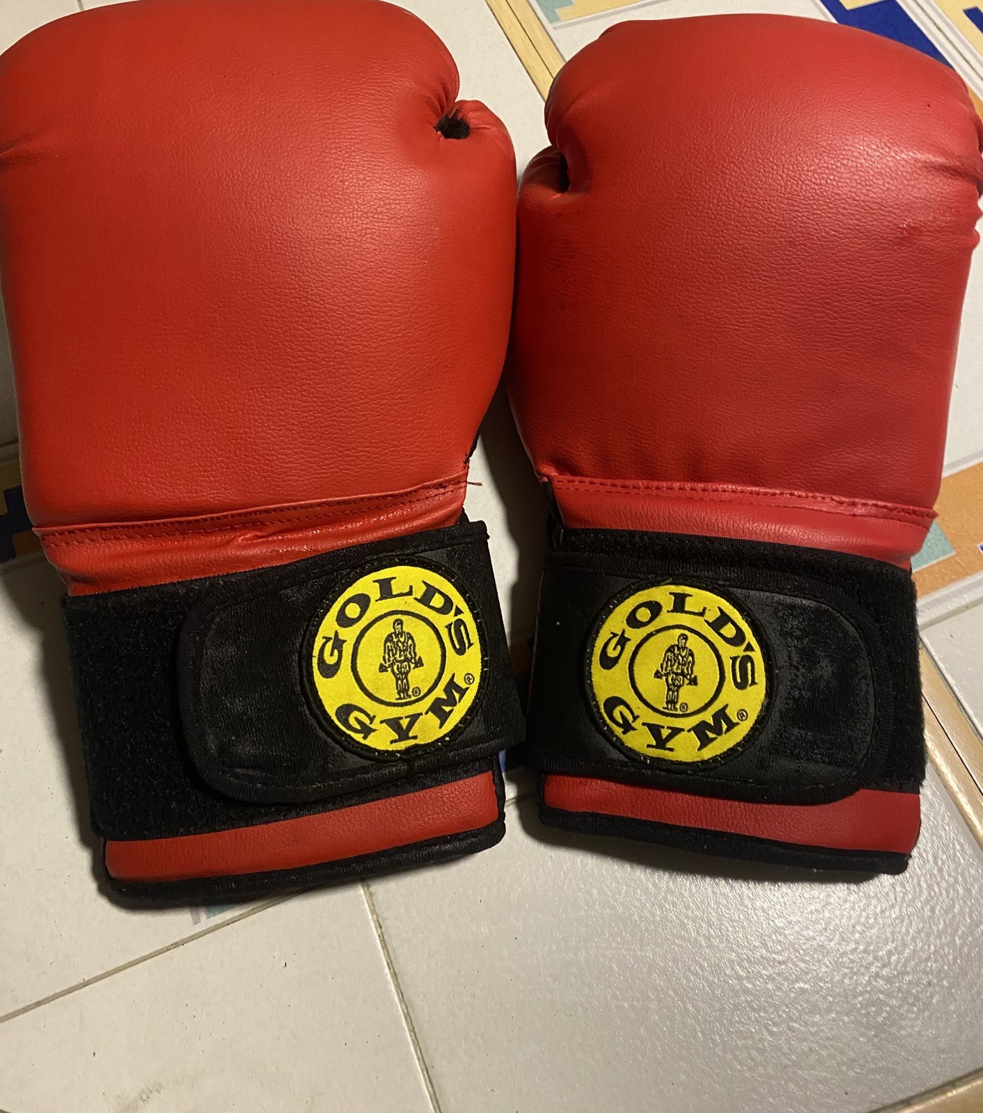 VINTAGE GOLD’S GYM  RED/ BLACK BOXING GLOVES