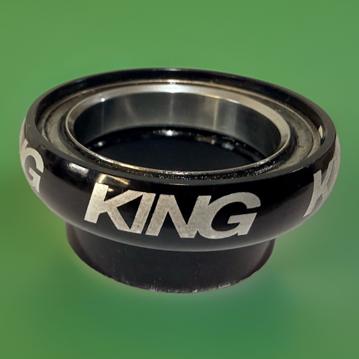 Chris King NoThread HeadSet Top Cup And Stainless Sealed Bearings 1 1/8” Black