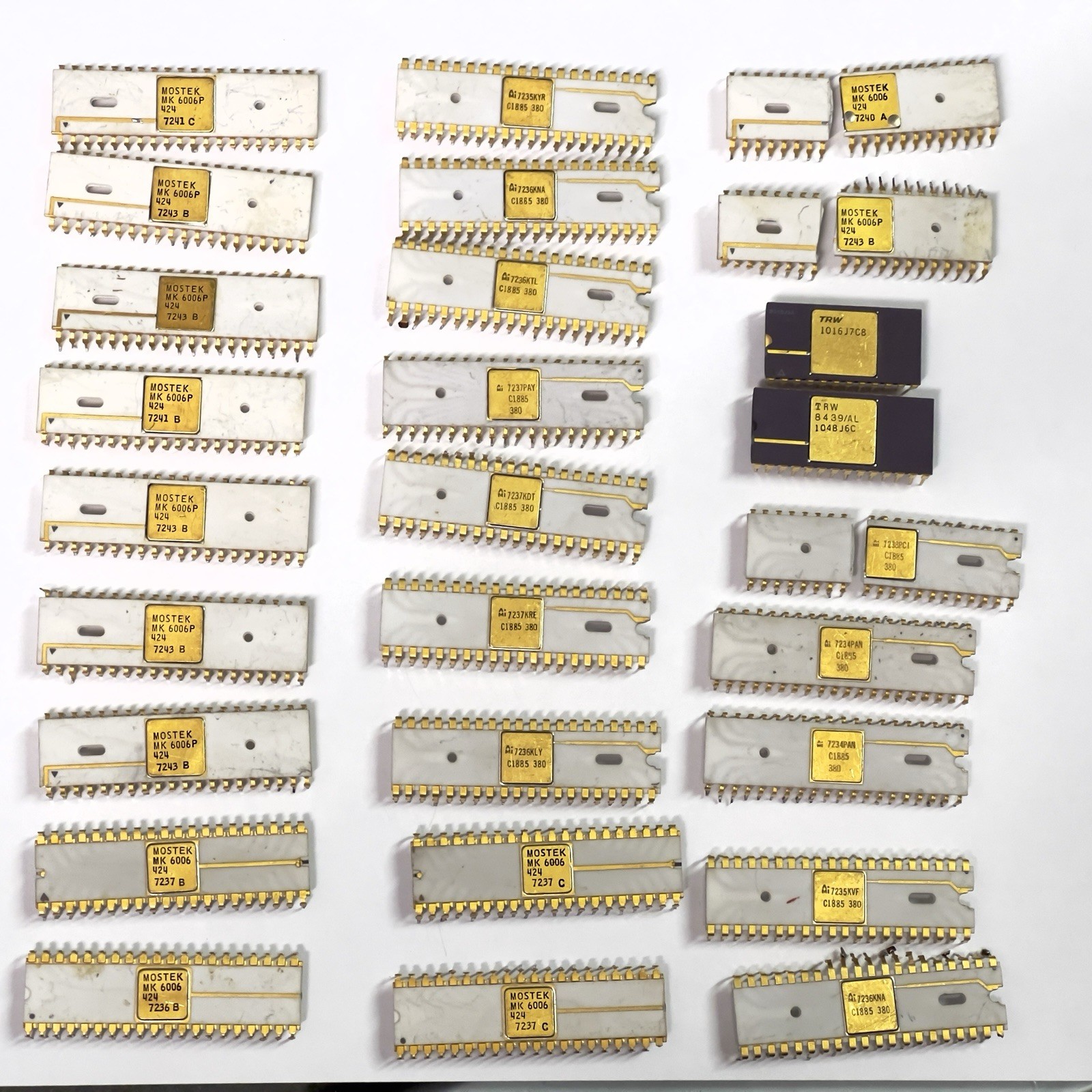 LOT of 27 - 40 Pin White Ceramic LSI IC Chips for Gold Recovery MOSTEK/AMi/TRW