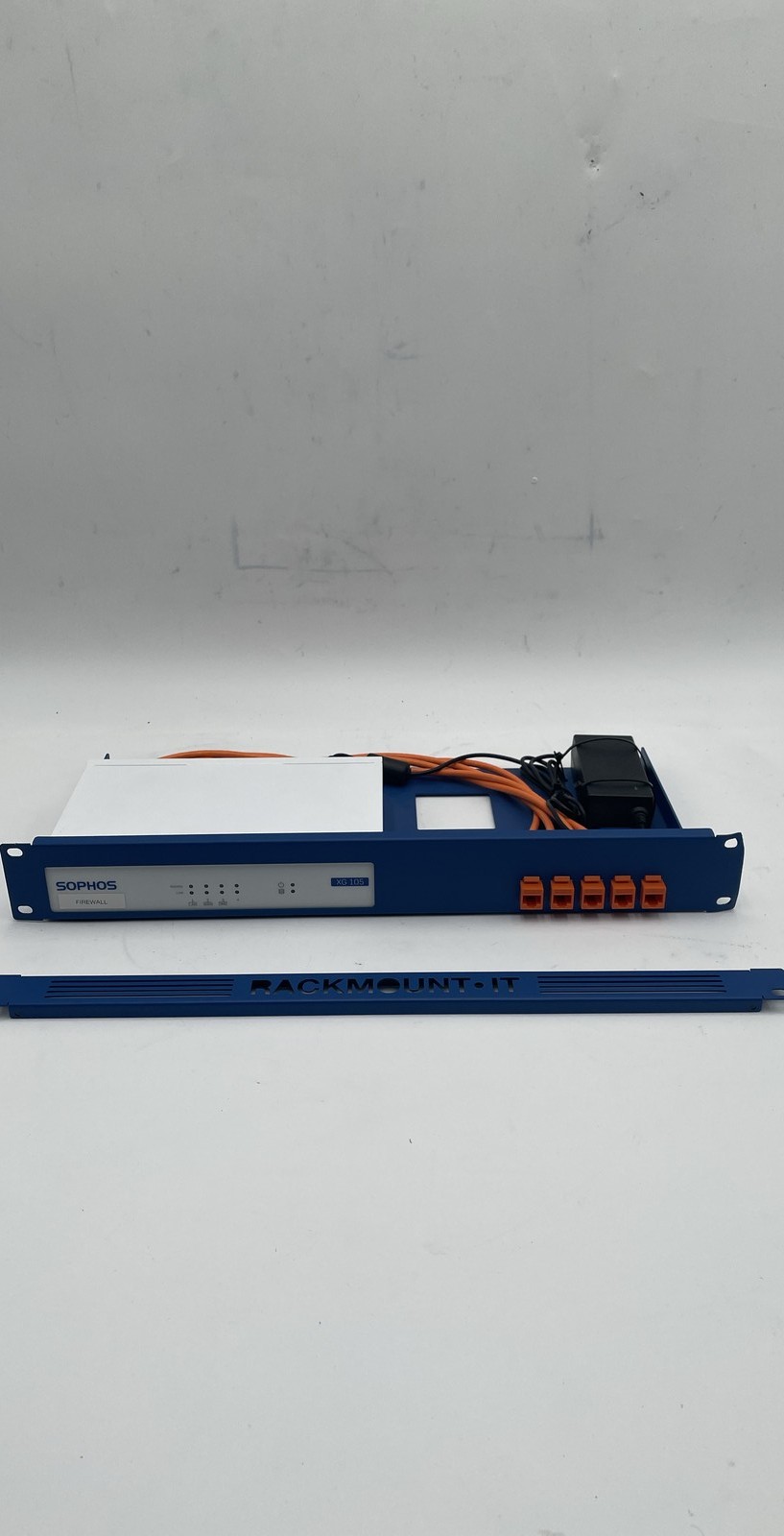 Sophos XG 105 Firewall Security Appliance + Rackmount.IT RM-SR-T1 Rackmount Kit