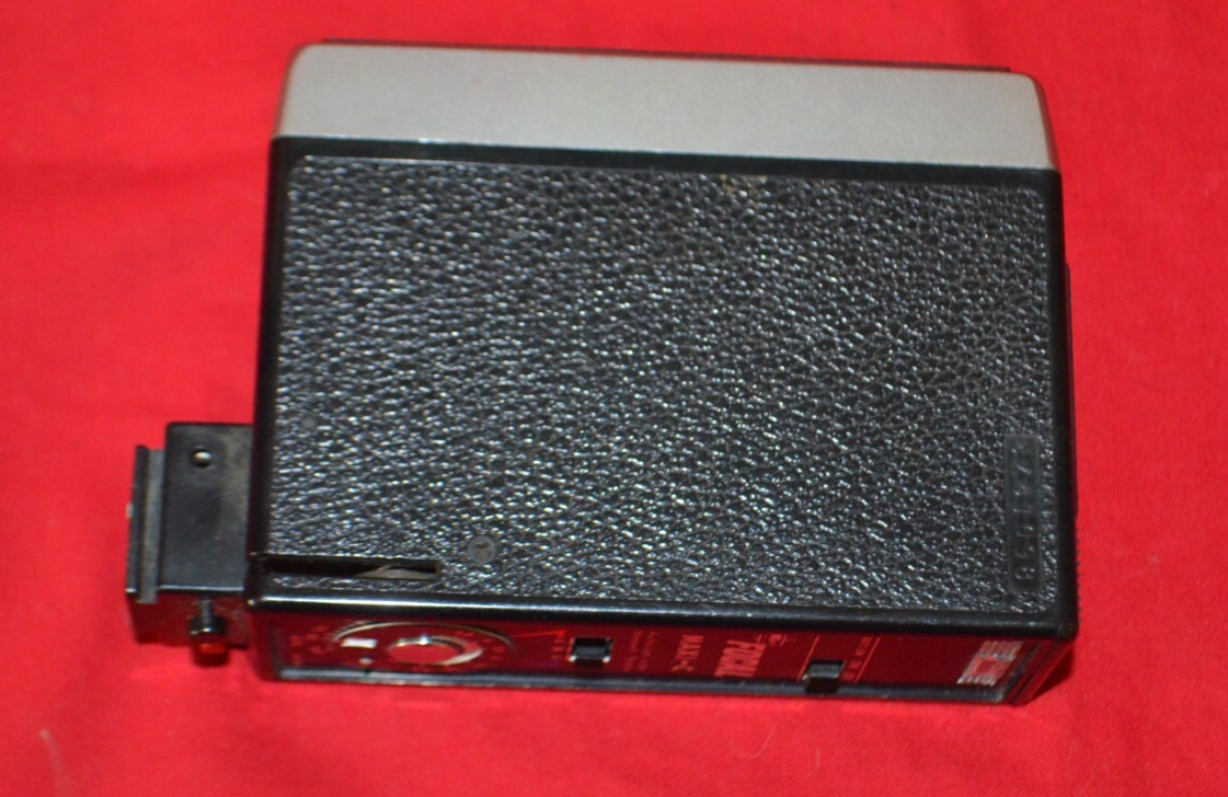 Vintage Focal Maxi C Computer ElectricAutomatic Camera Flash w/Cord Untested