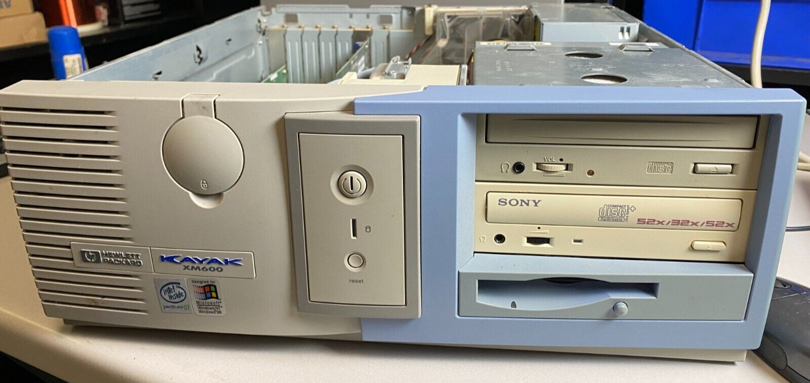 Vintage HP Compaq Kayak XM600,  Pentium III @ 600 MHz, 256MB,   Win 98