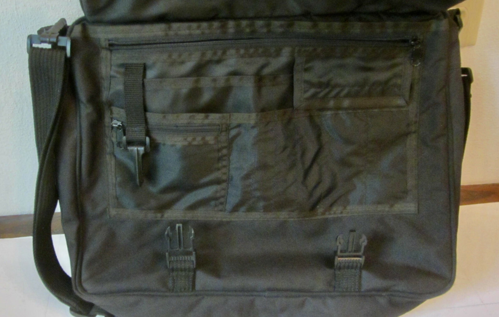 Colorado Black Canvas Laptop Computer BAG Pockets Shoulder Strap 16"