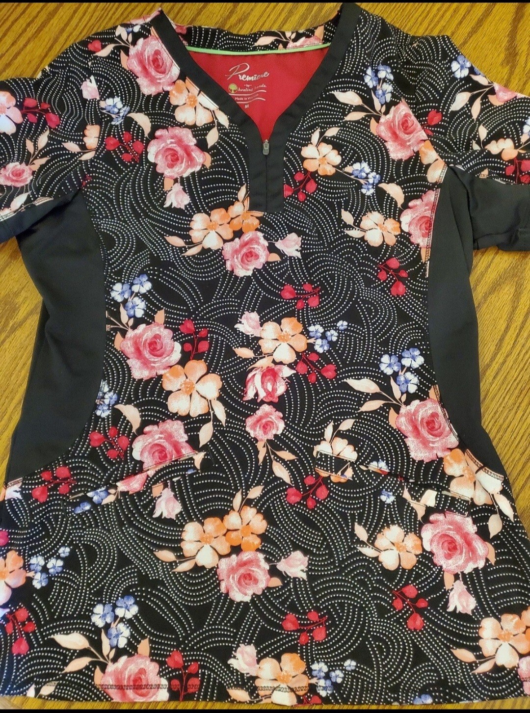 Premeire Flower Scrub Top Medium!! EUC!! Black