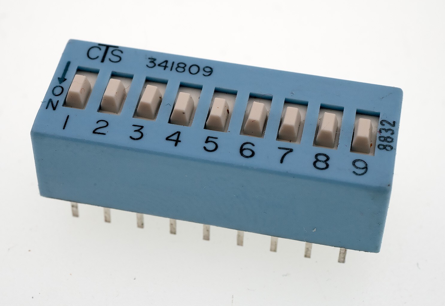 CTS 341809, 9 Position 18 Pin SPDT Through-Hole DIP Switch, Lot of 10