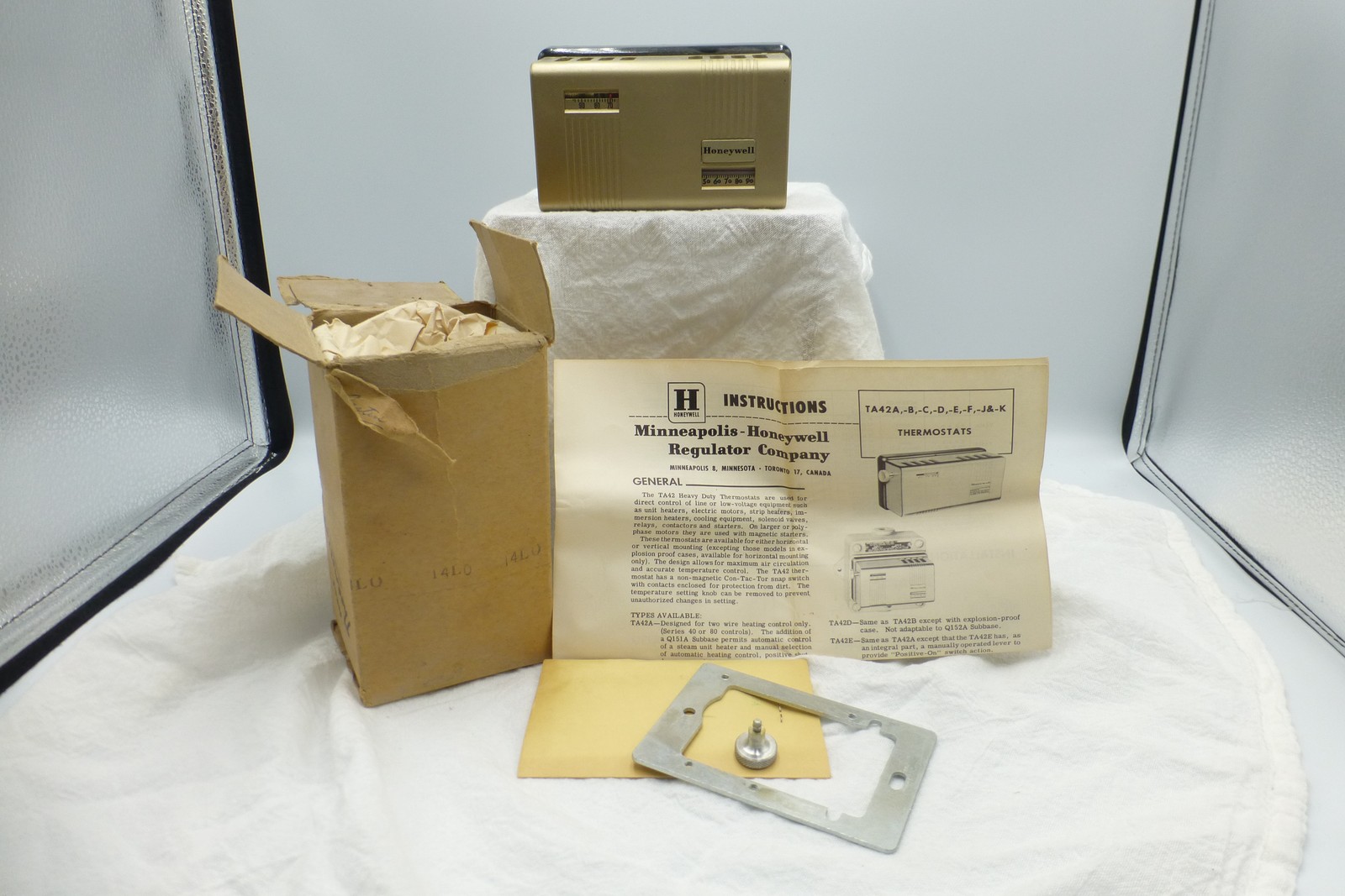 NOS Honeywell TA42B1X1-J0 Heavy Duty Industrial Thermostat Vintage w/Box D11